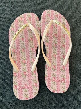 Havaianas Love Shack Fancy Women’s Pink Floral Flip Flops with Gold Logo